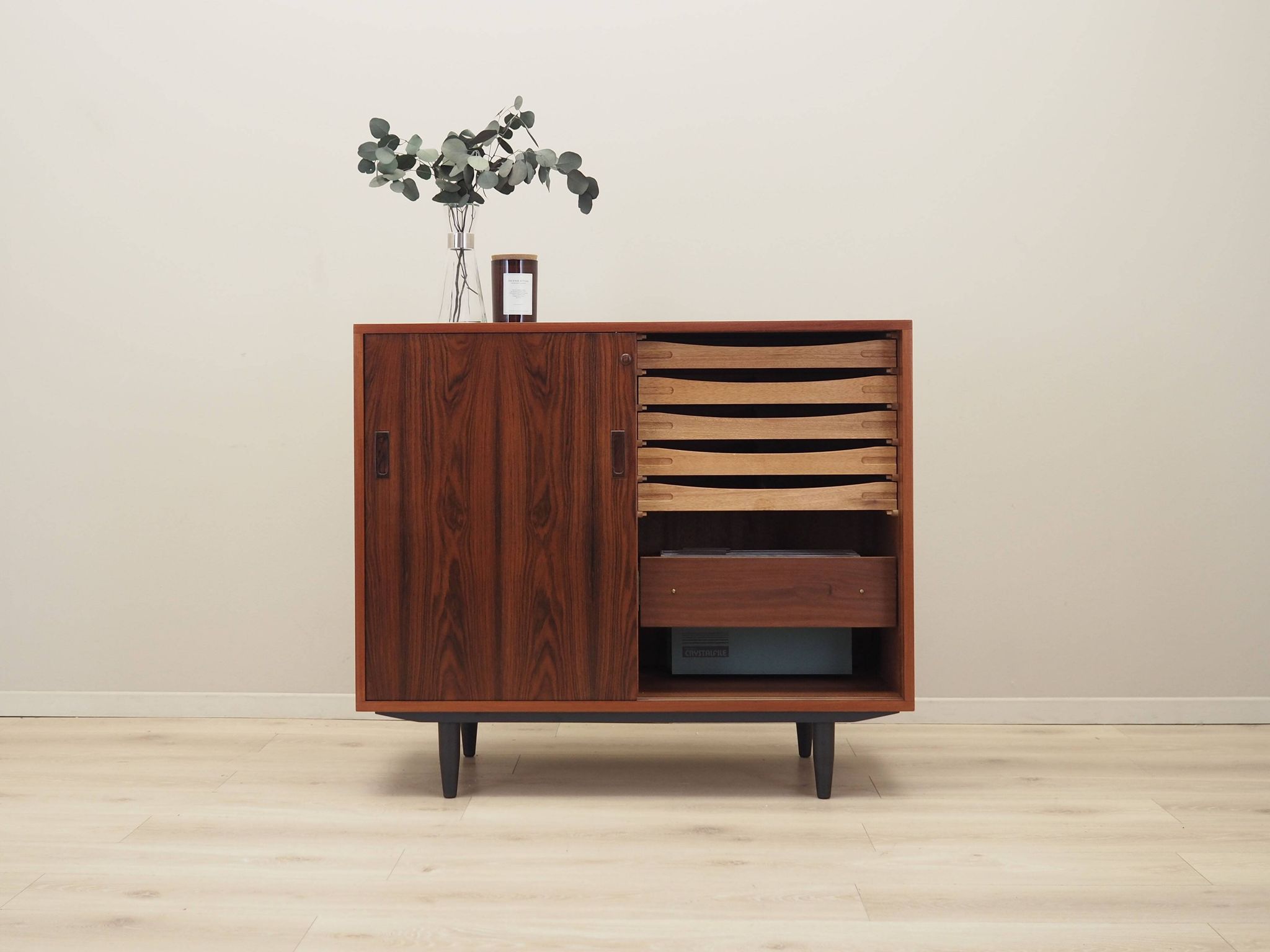 Armoire en palissandre, design danois, années 1970, production : Danemark