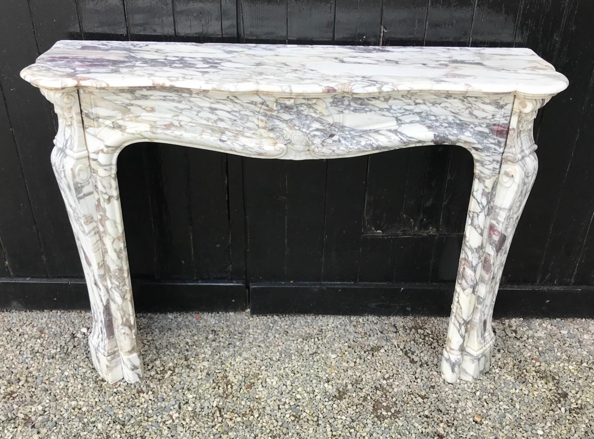 Cheminée en marbre brèche violette de style Louis XV
