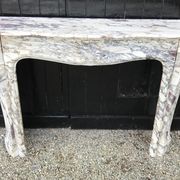 Cheminée en marbre brèche violette de style Louis XV