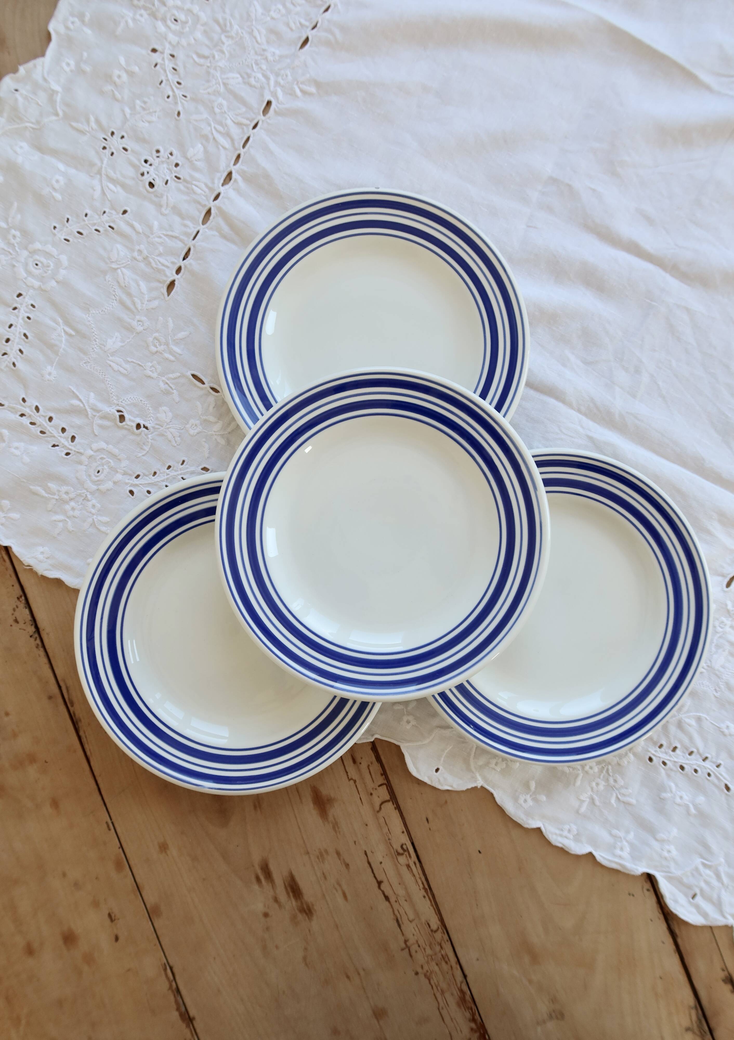 4 dessert plates in white porcelain with blue borders – Bistro style