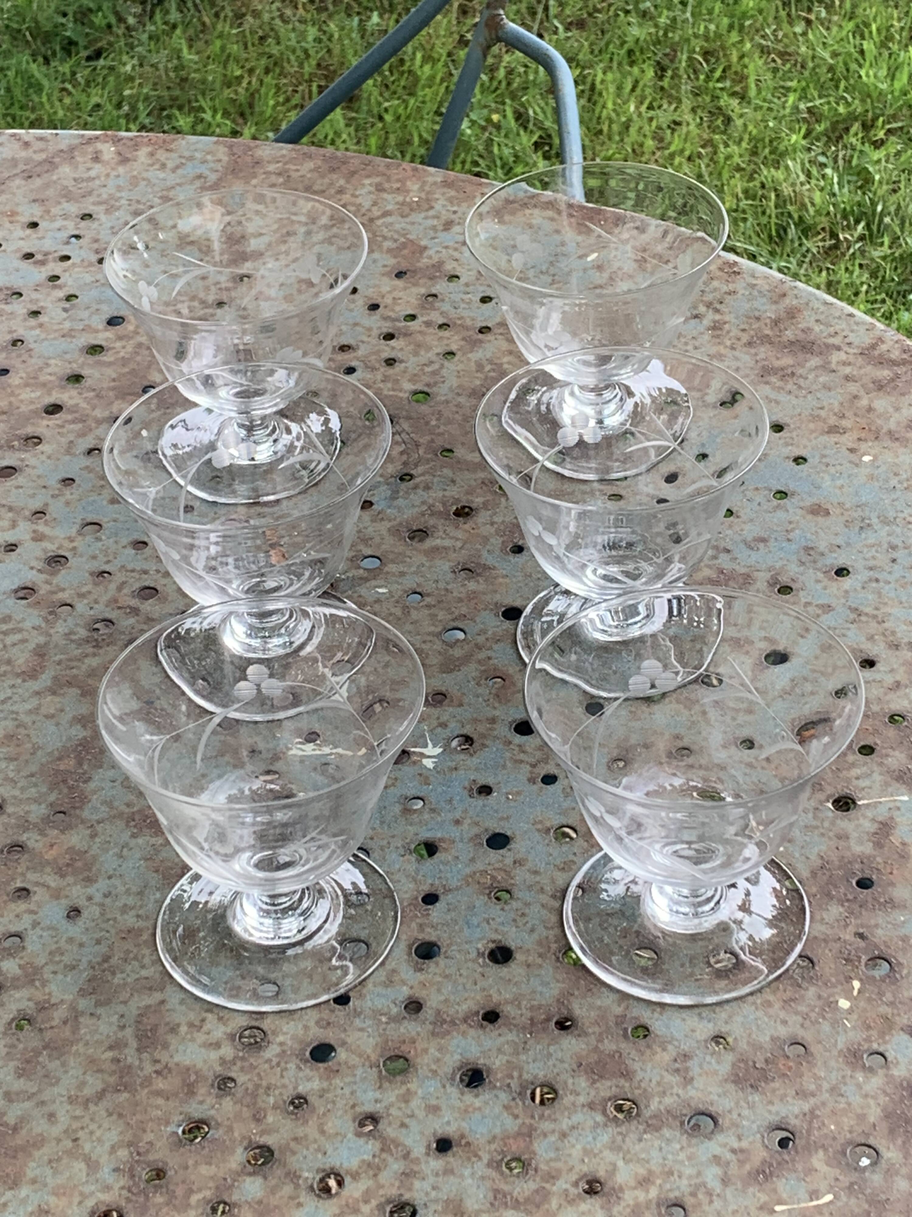 6 elegant clear glass champagne glasses with chiseled flower pattern
