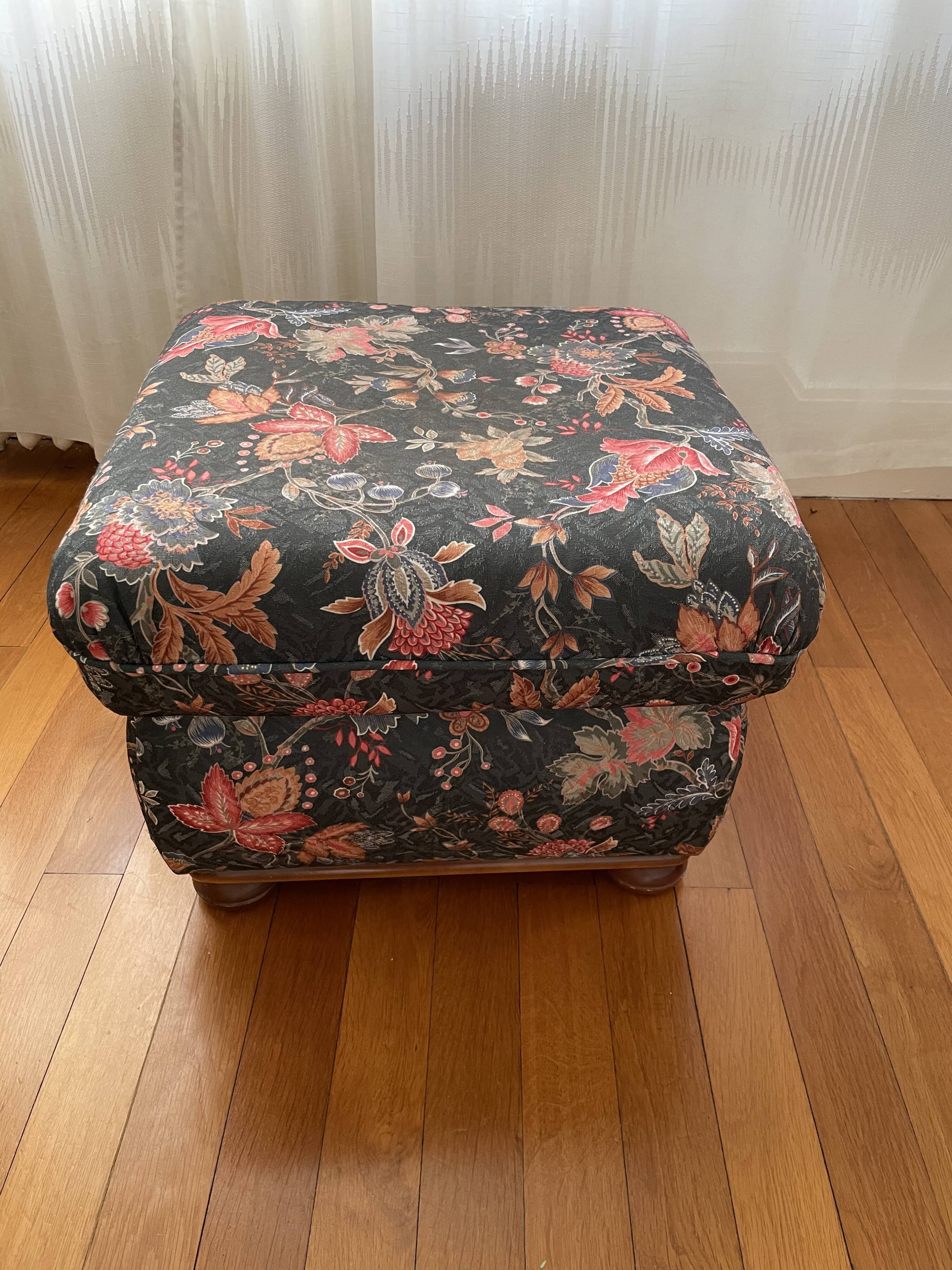 Pouf or piece of vintage sofa