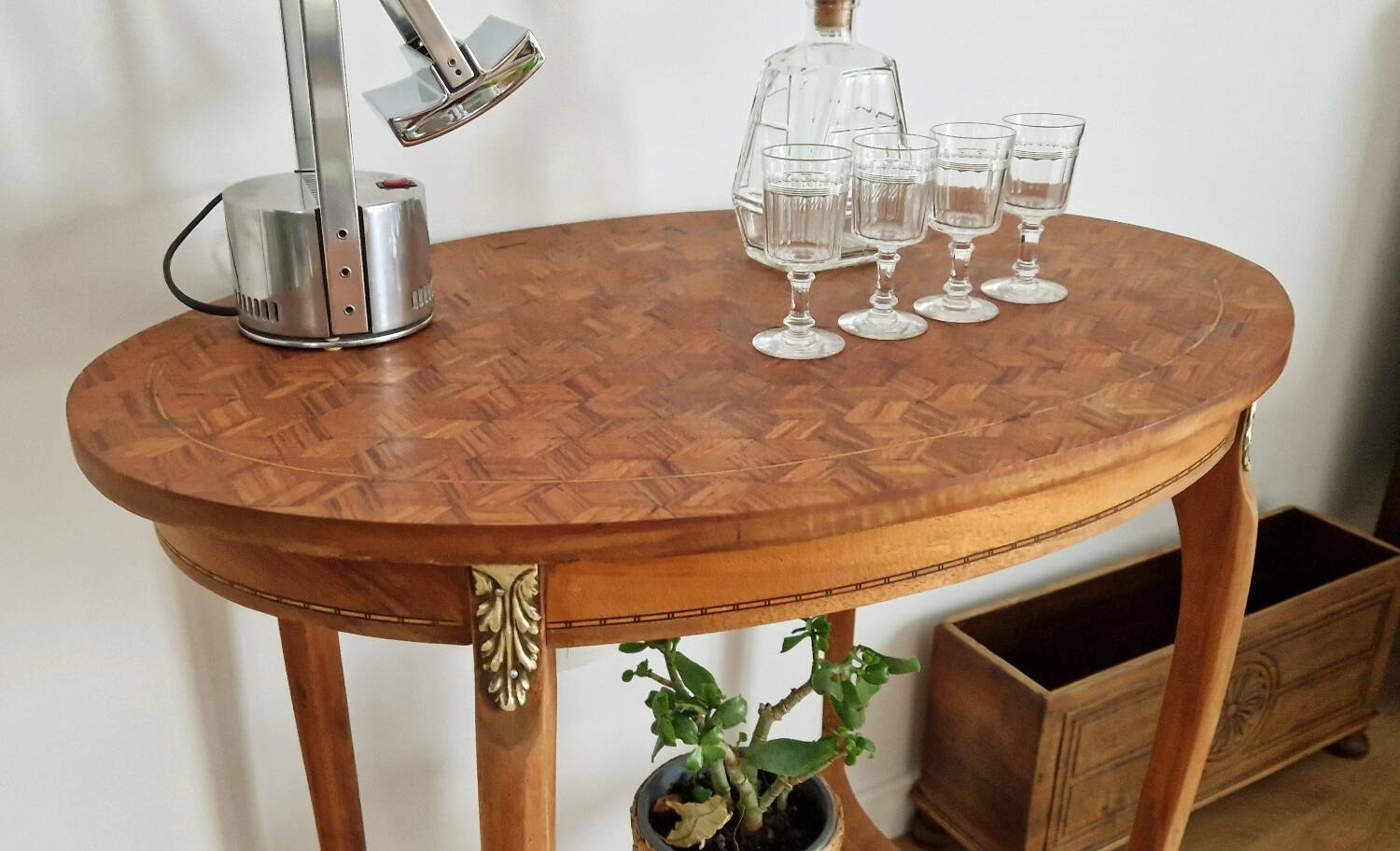 Mid-20th century marquetry pedestal table