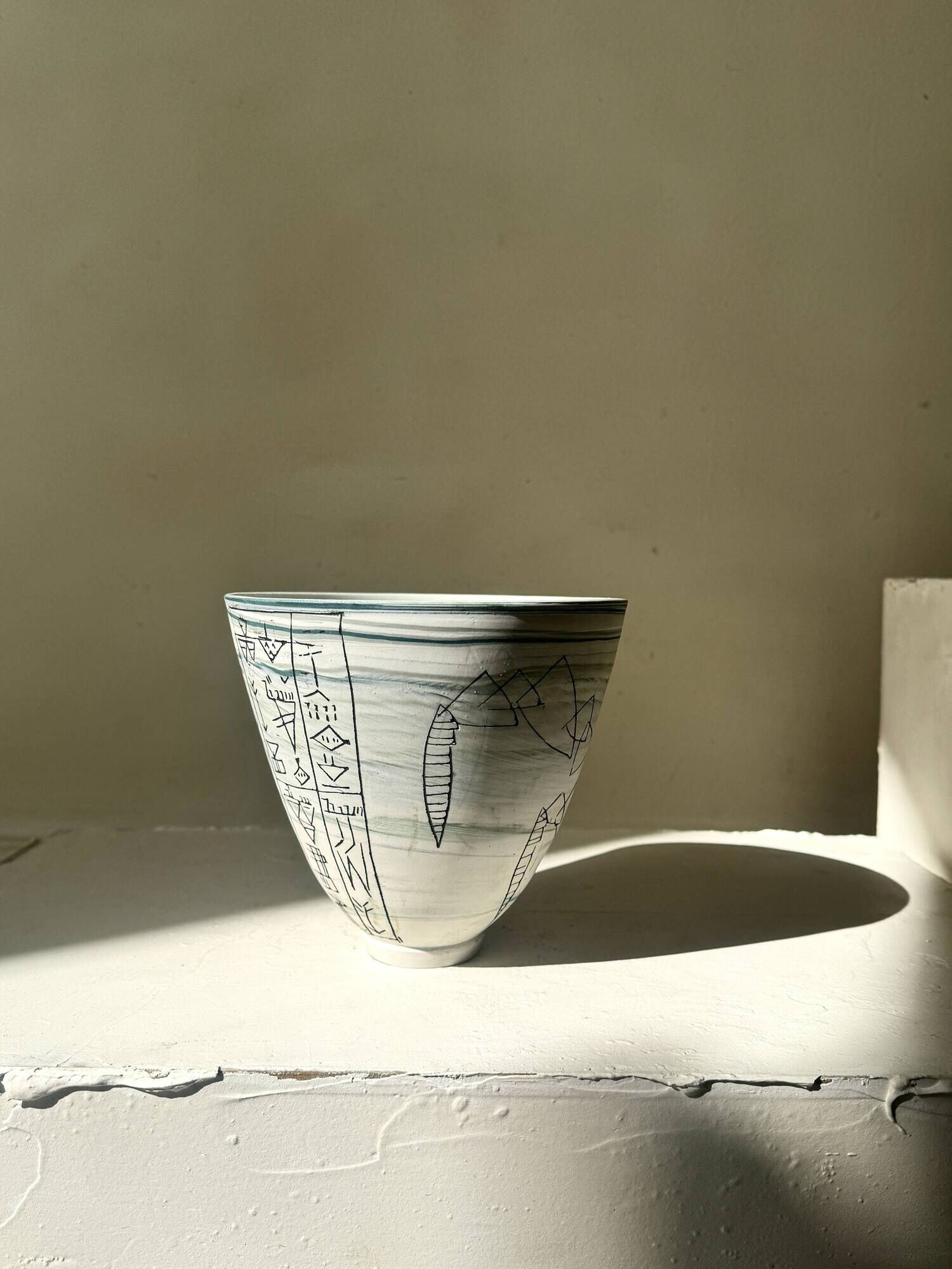 Bowl / large ceramic white catchall with graphic decoration, 1950