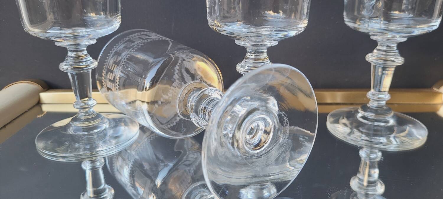 30's stemmed glasses