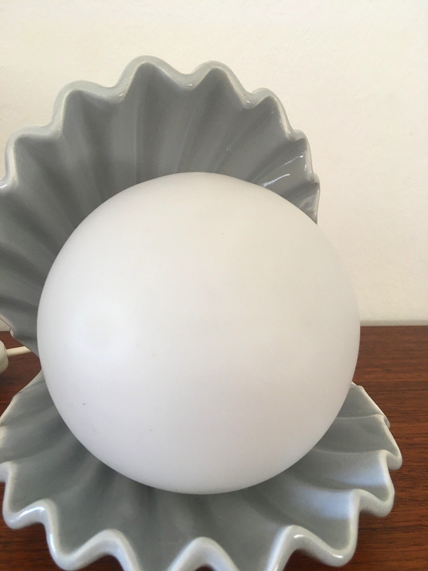Vintage ceramic shell lamp