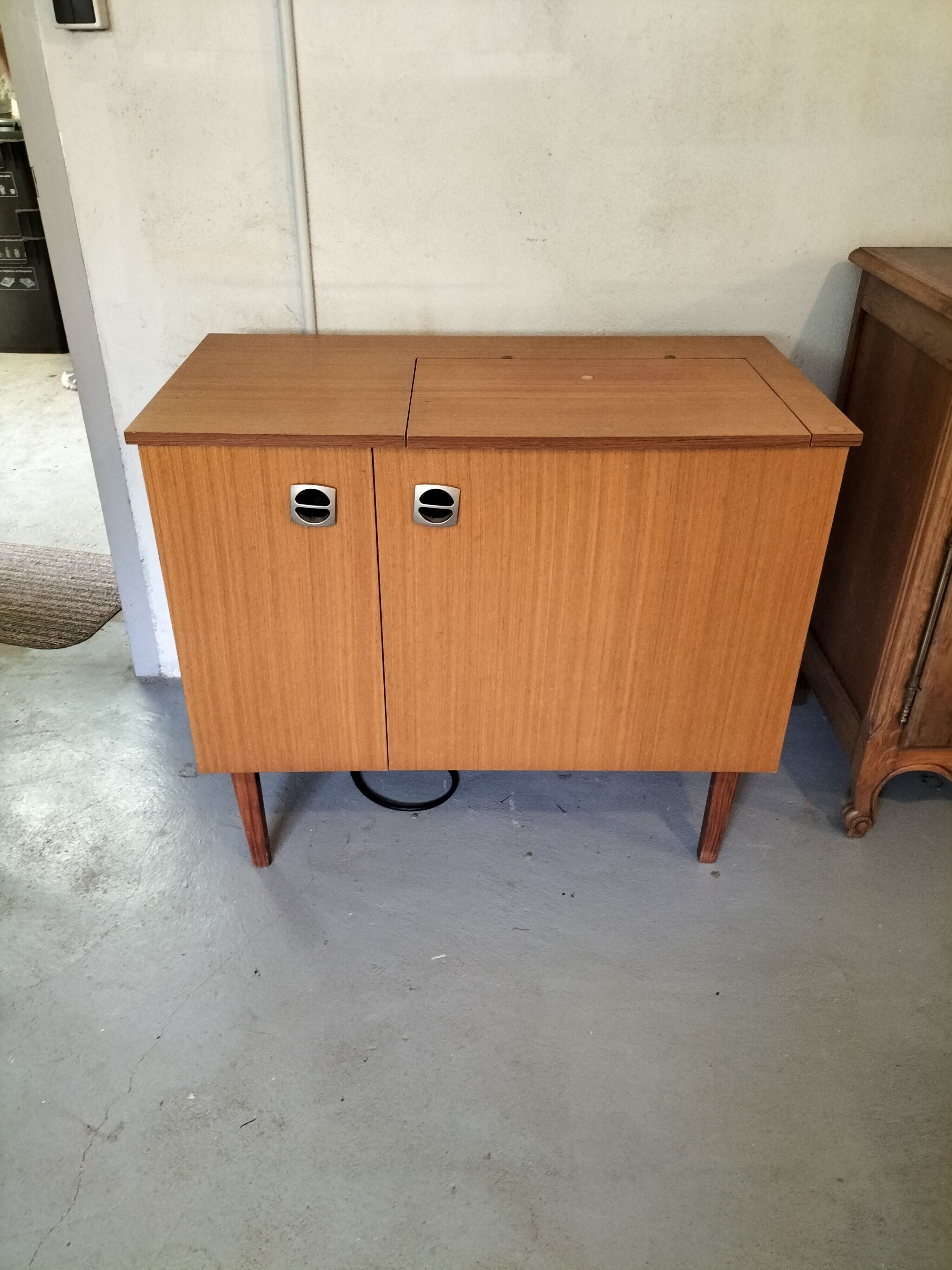 Meuble de machine à coudre