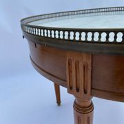 Table bouillote 1950 pied marbre avec galerie style louis xvi