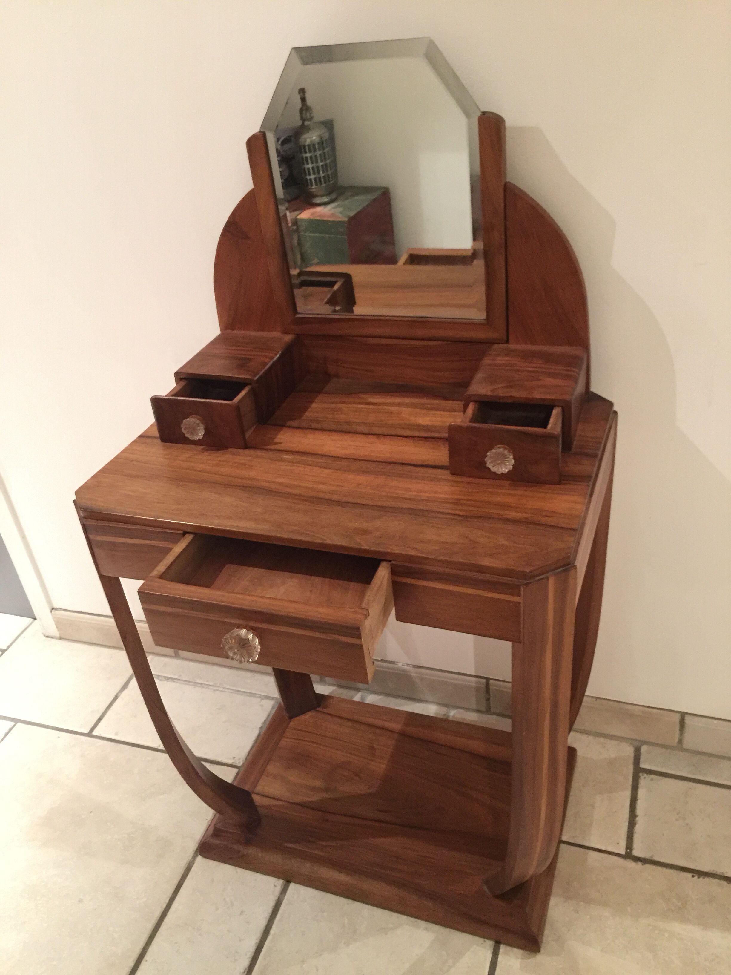 Art deco dressing table