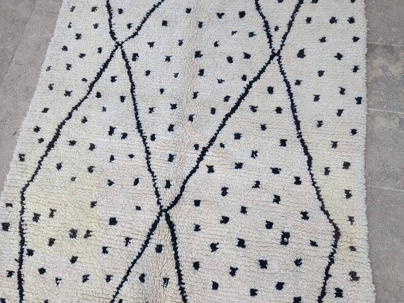 Handmade pure wool rug, size 150 x 250 cm.