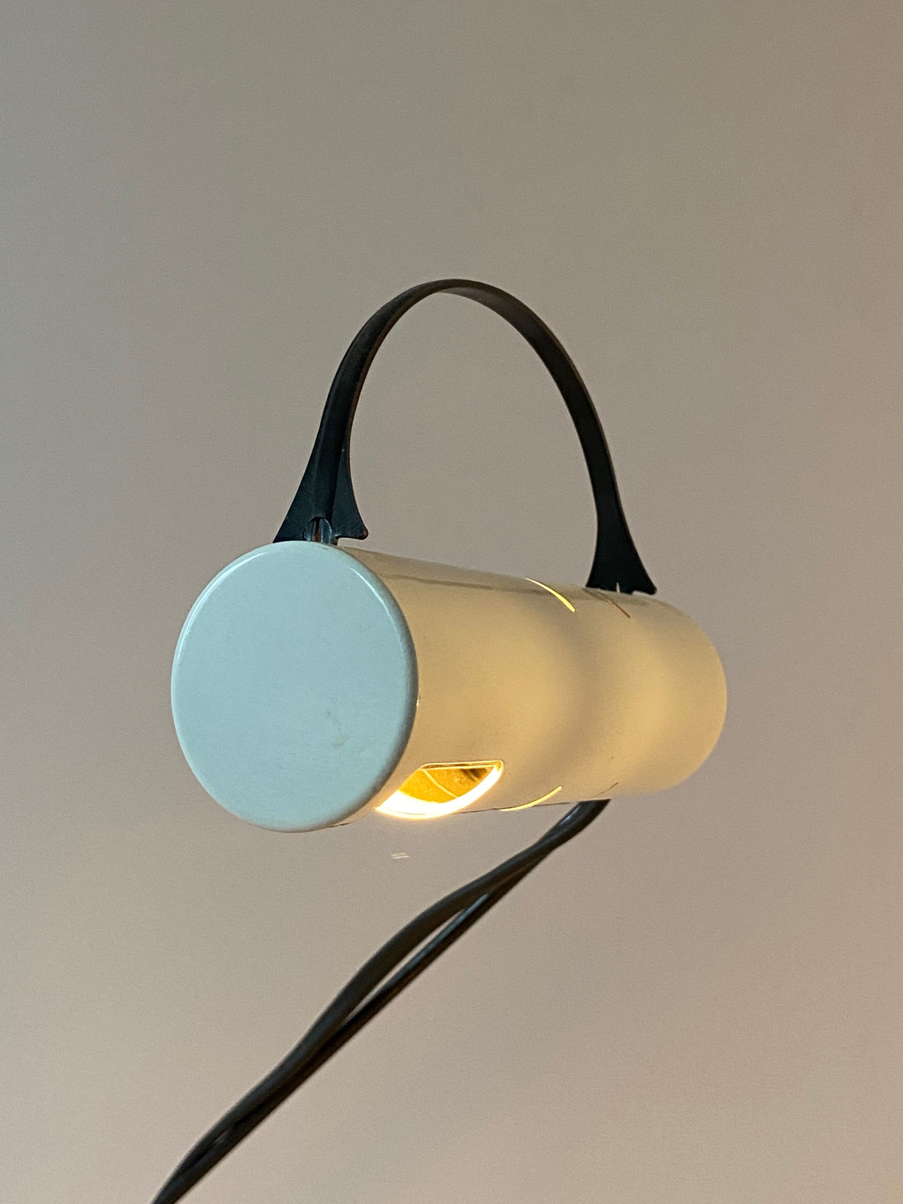 Vico Magistreti table lamp Slalom Design 1980 by Oluce Made in Italy