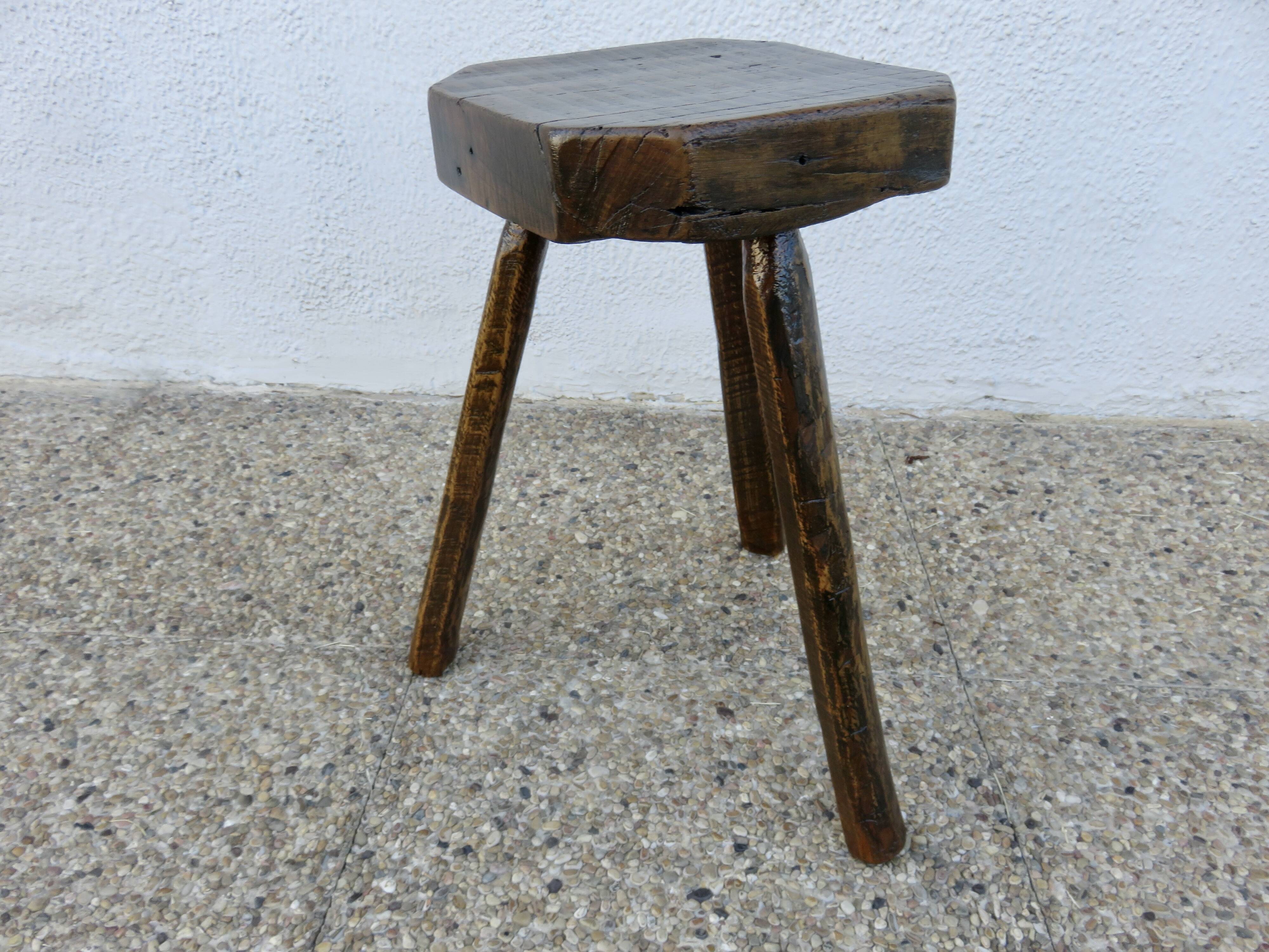 Tabouret de ferme tripode, assise hexagonale, bois massif, années 50-60