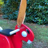 Lapin à bascule par Björn Dahlström pour Playsam