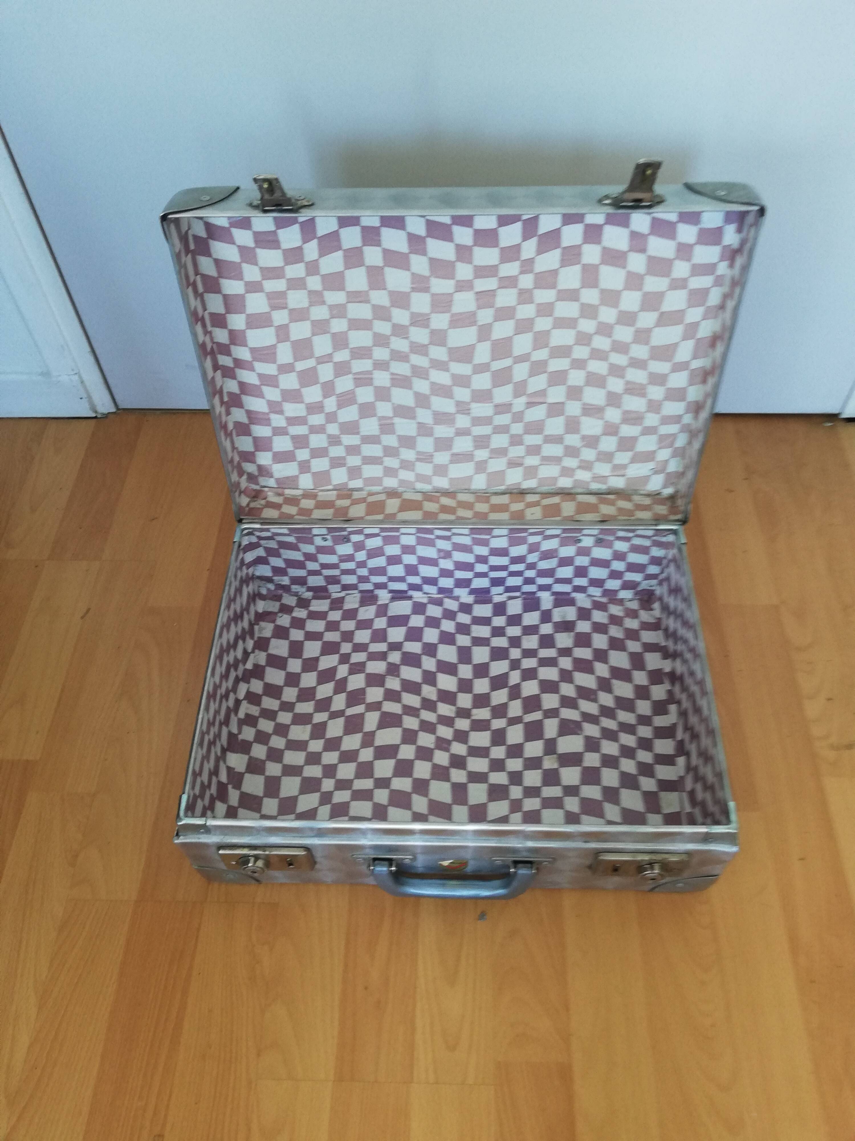 Verlim metallic travel trunk case
