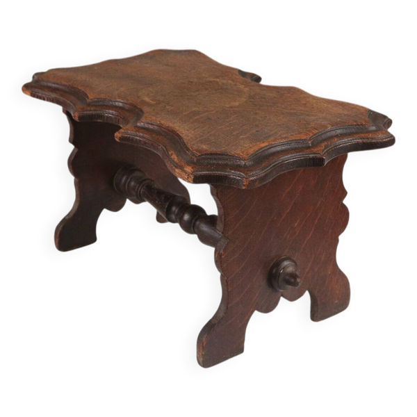 Tabouret rustique en bois provincial, France, années 1880.