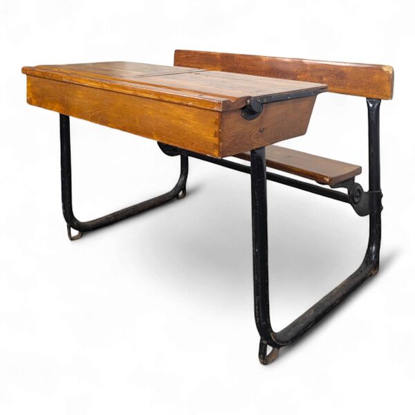 Bureau d'écolier moderniste
