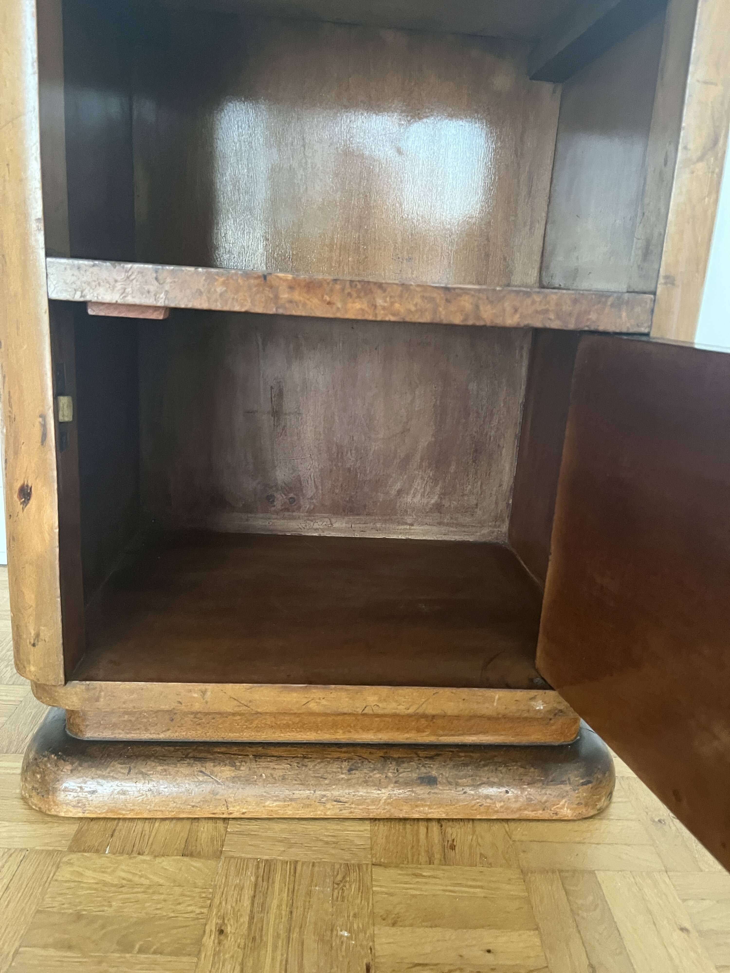 Walnut burr bedside table, French Art Deco, 1920s/30s.
