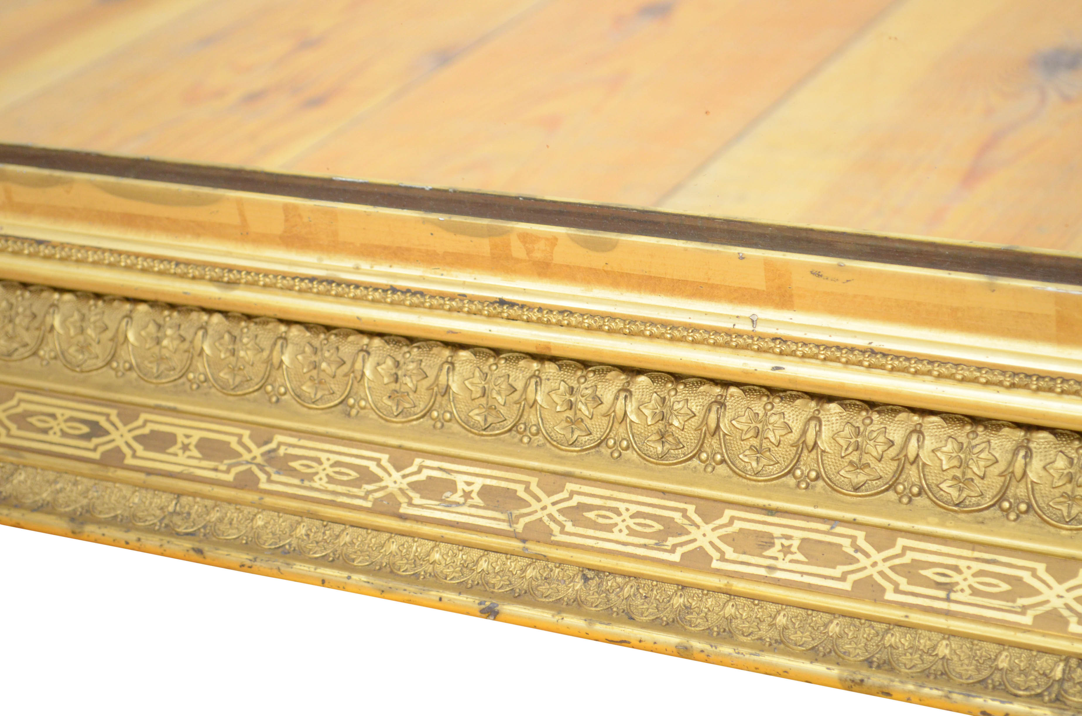 Miroir mural en bois doré français - 86x105cm