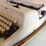Triumph Gabriele 10 typewriting 1970