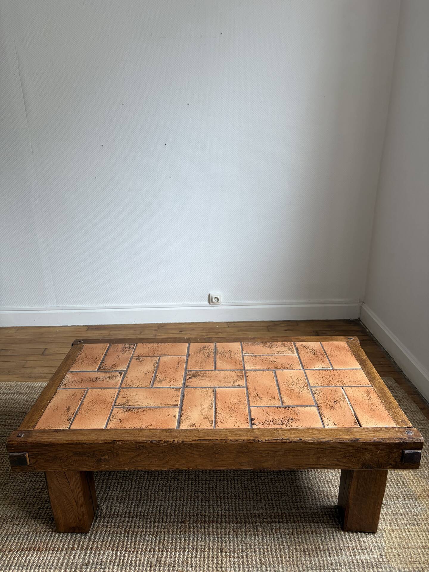Table basse brutaliste
