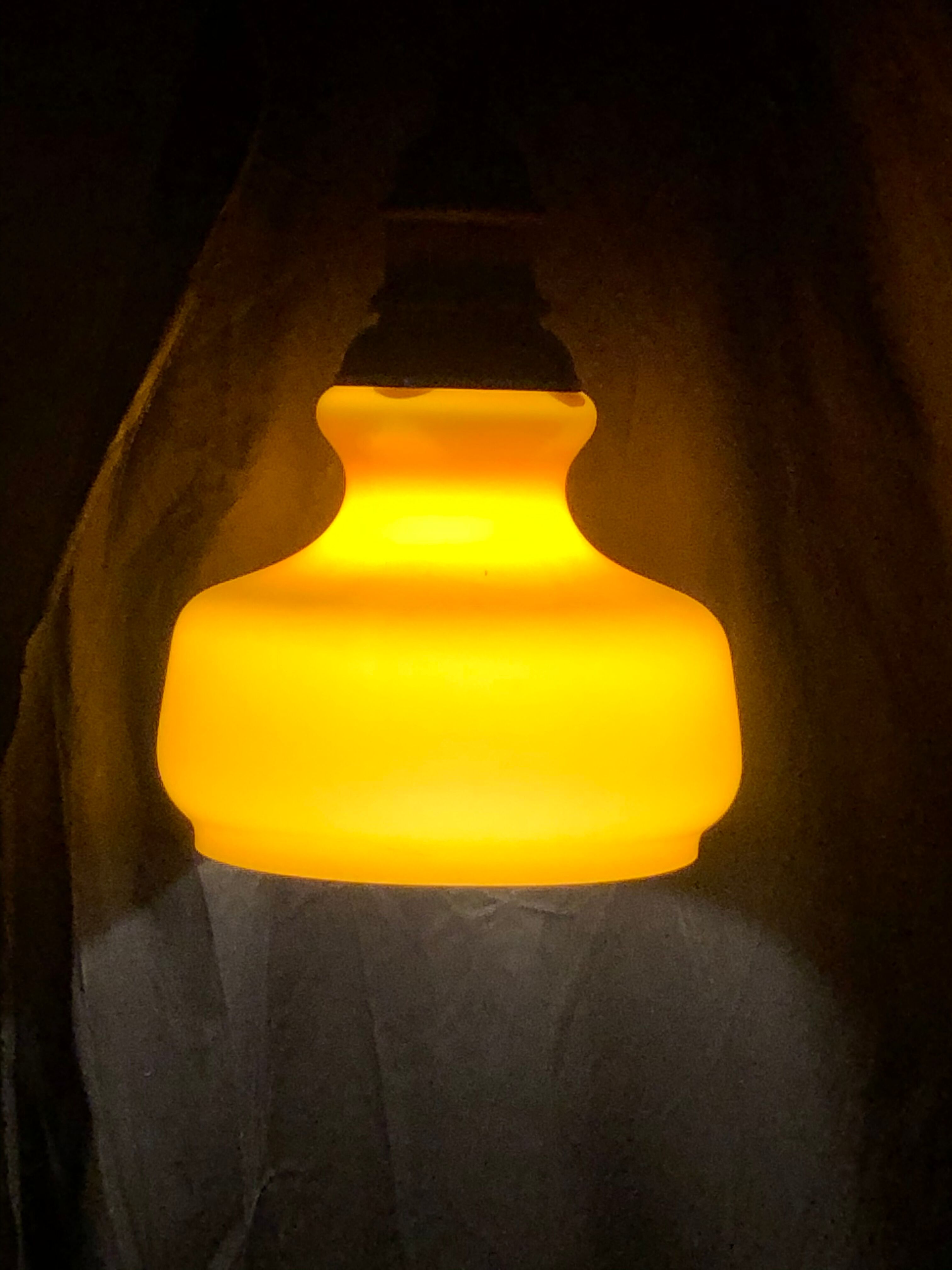 Suspension en verre opaline