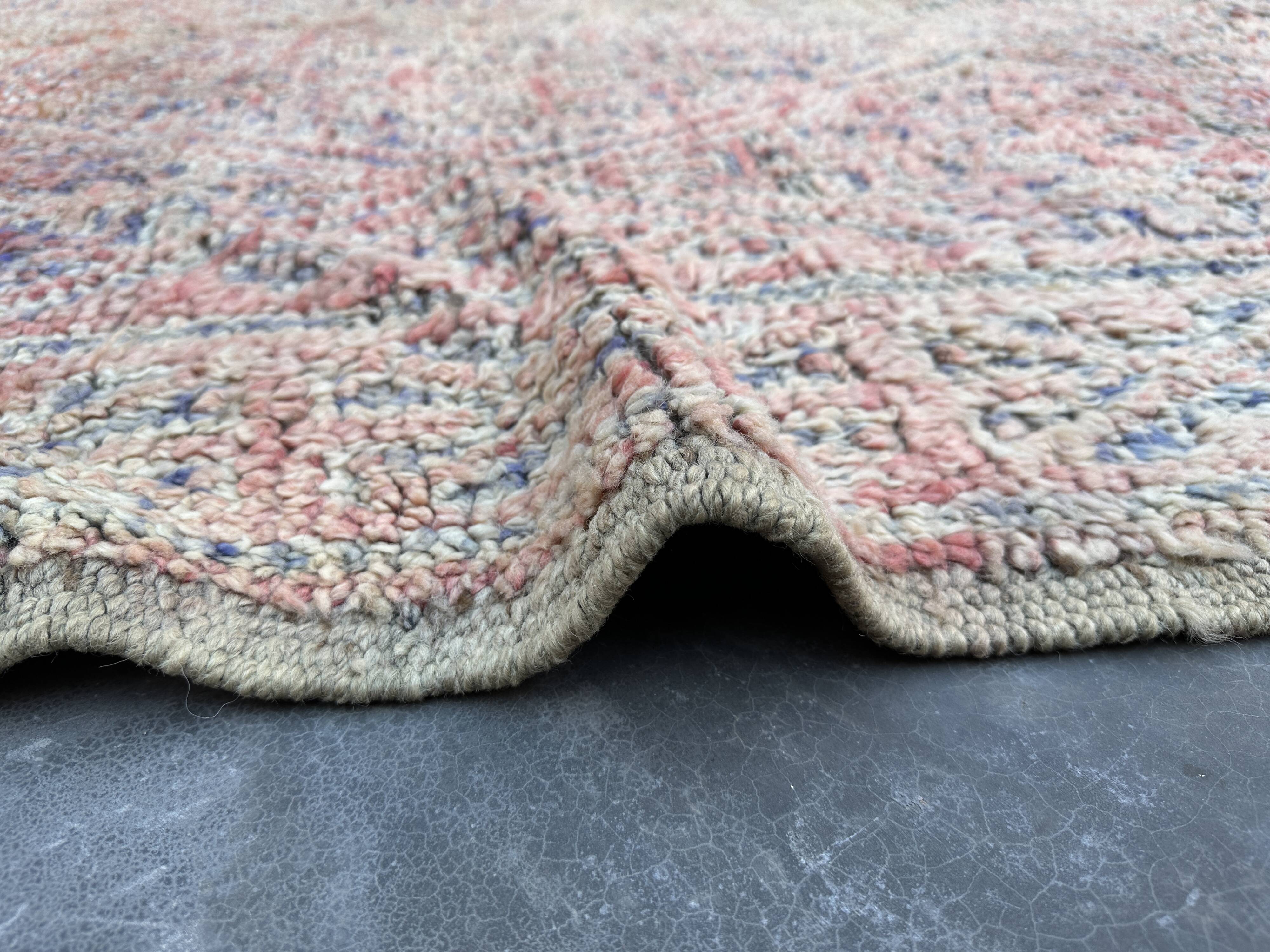 Colorful Beni M'guild Moroccan rug - 292 x 193 cm