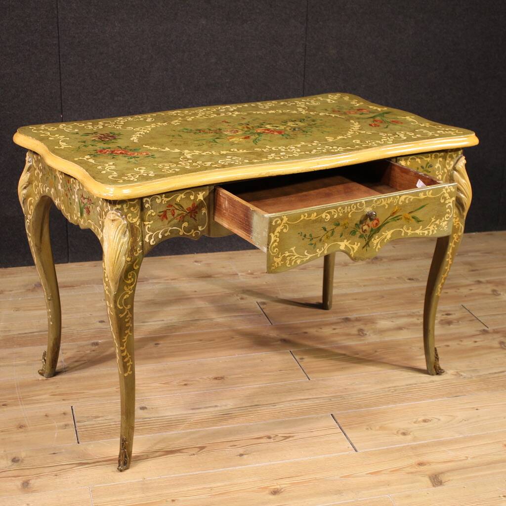 Bureau français laqué et peint, XXe siècle