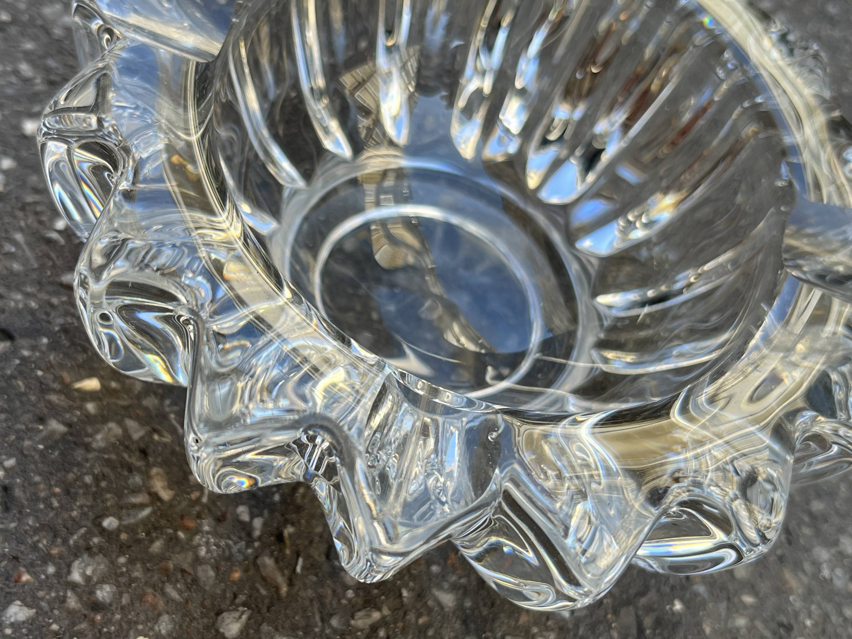 Art Deco molded glass ashtray by Pierre D'Avesn - Art Deco pocket emptier