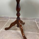 Tripod pedestal table