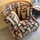 Armchair in a wooden confessional style with black and beige cotton.