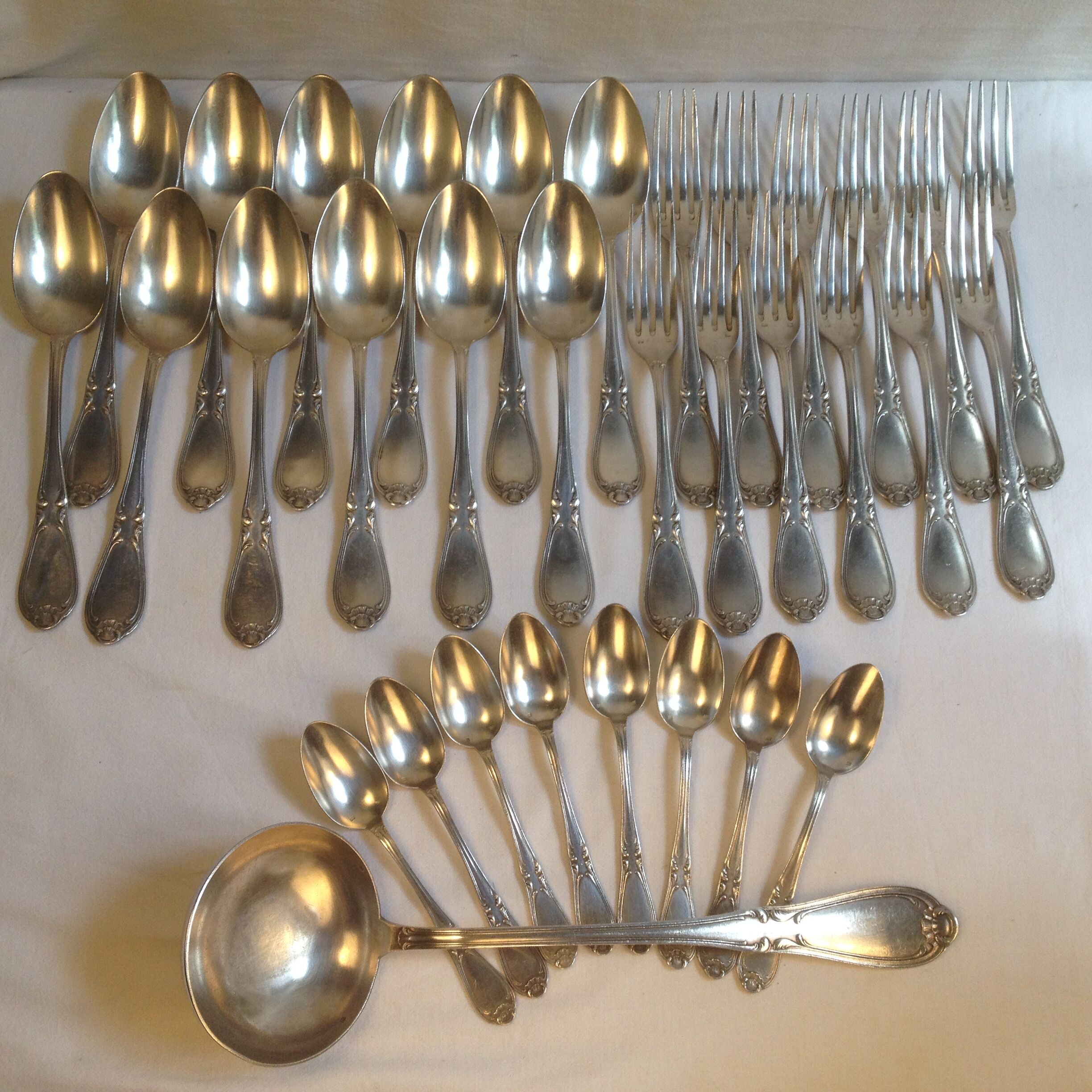 Housewife "Au Bon Marché" in silver metal rocaille model