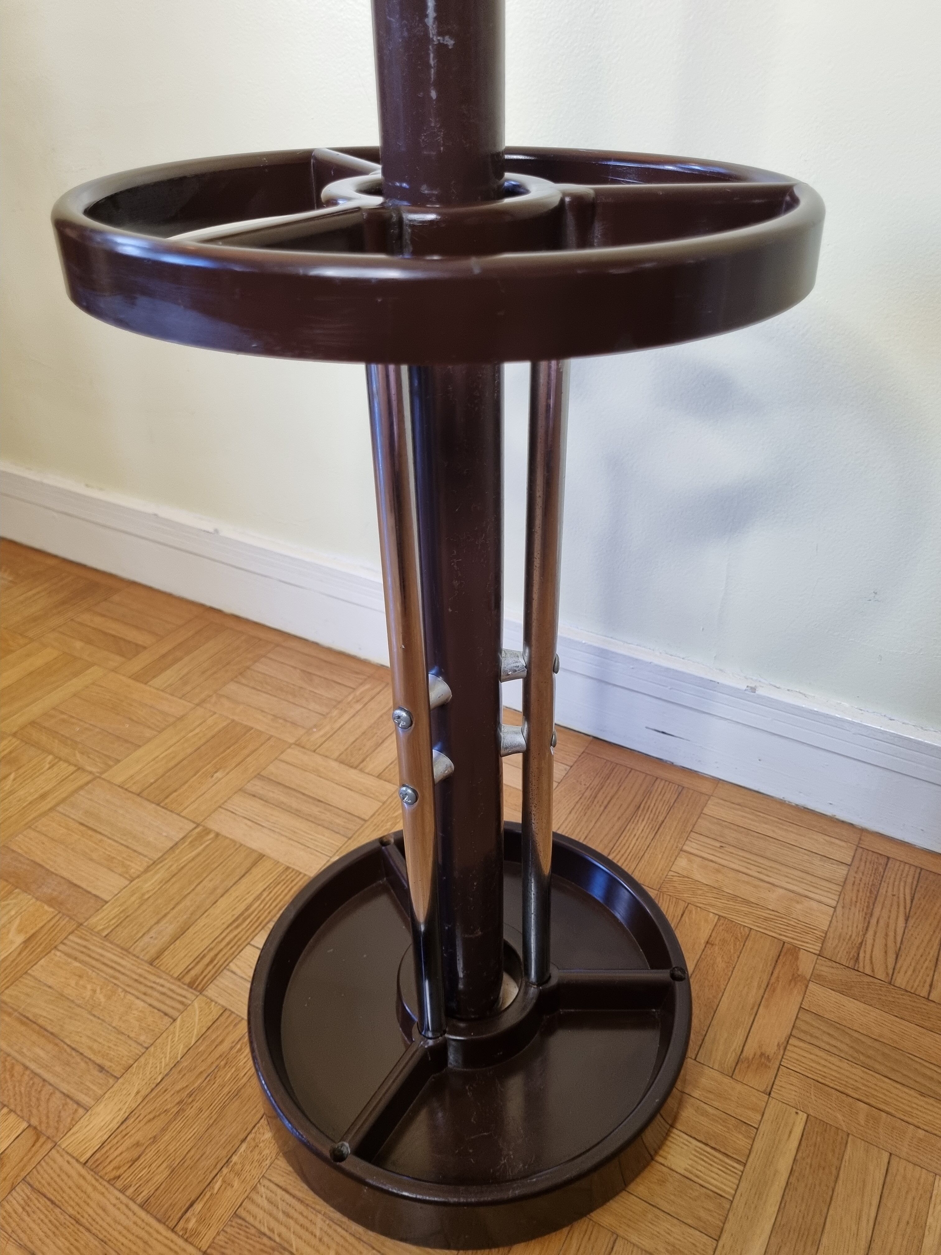 Portemanteau sur pied vintage en métal laqué, années 70