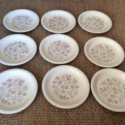 9 assiettes à dessert