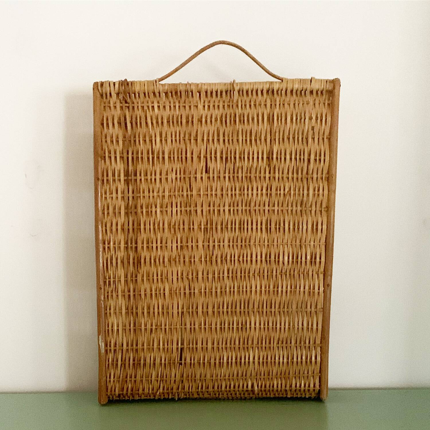Étagère vintage en osier et rotin