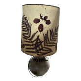 Lampe vintage artisanale 1970 – abat-jour en feuilles naturelles & base en