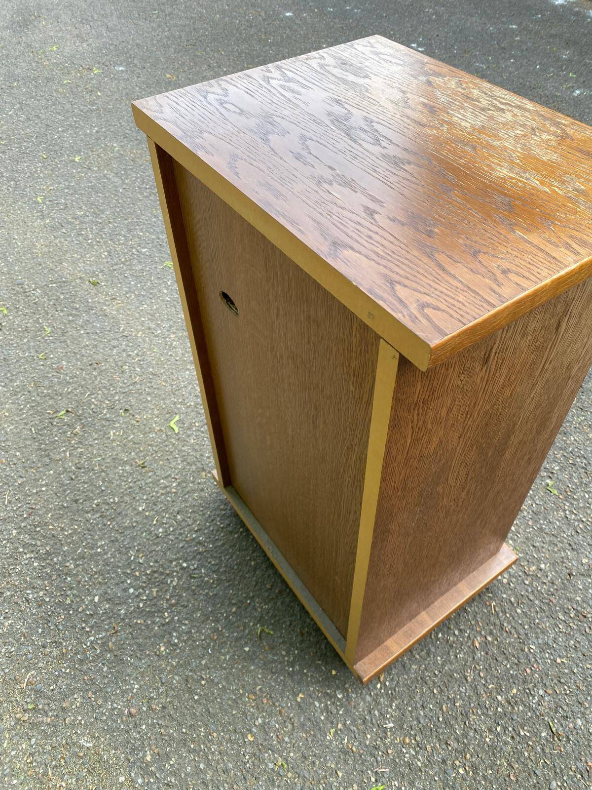 Commode confiturier en chêne Louis XIV du 20ème