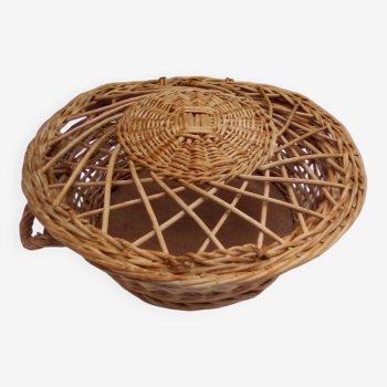 Basket with openwork lid