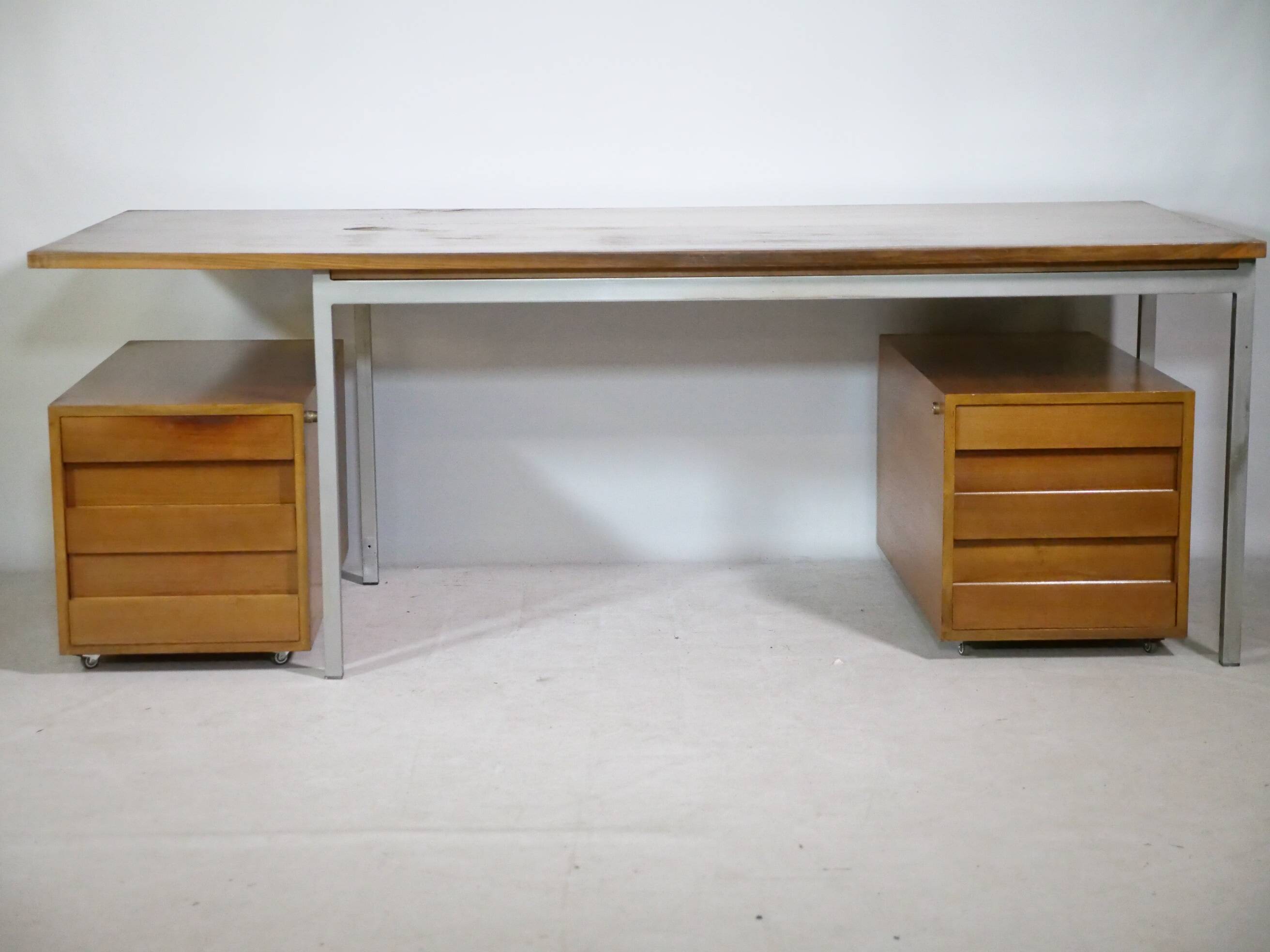 Mid-Century Behr Desk in Walnut with 2 Drawer Containers, Germany, 1970s