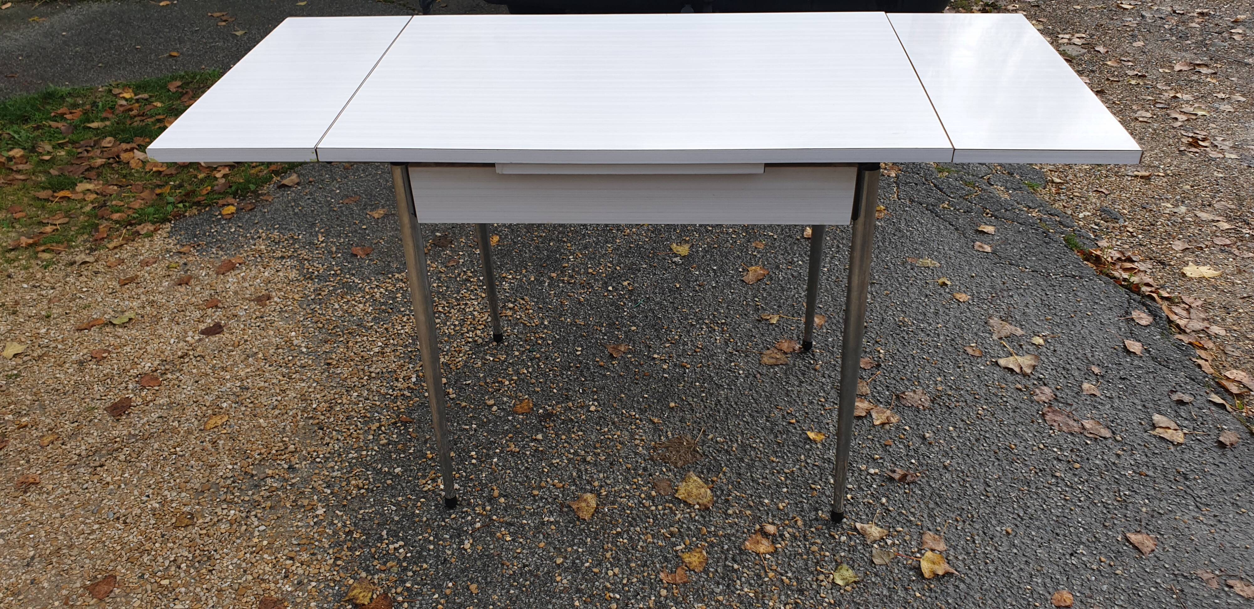 Vintage kitchen table formica