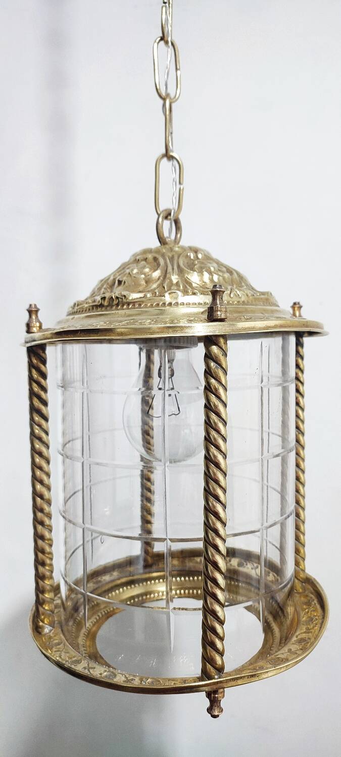 Lámpara de techo de latón y cristal. España, 1940s.