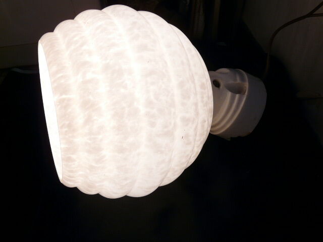 Clichy glass wall lamp with porcelain support 50s