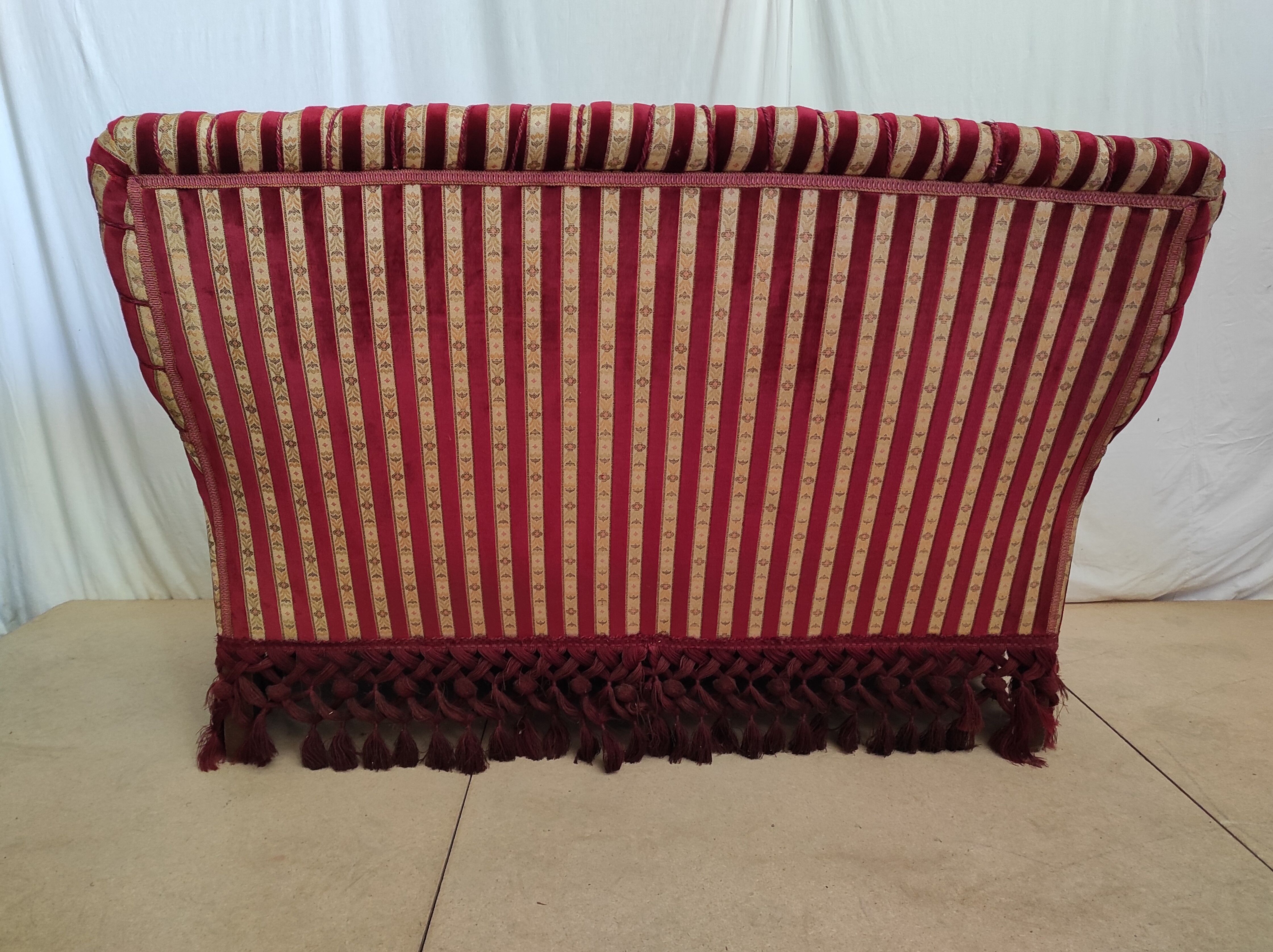 Salon Napoléon III in Jacquard-patterned velvet and trimnests