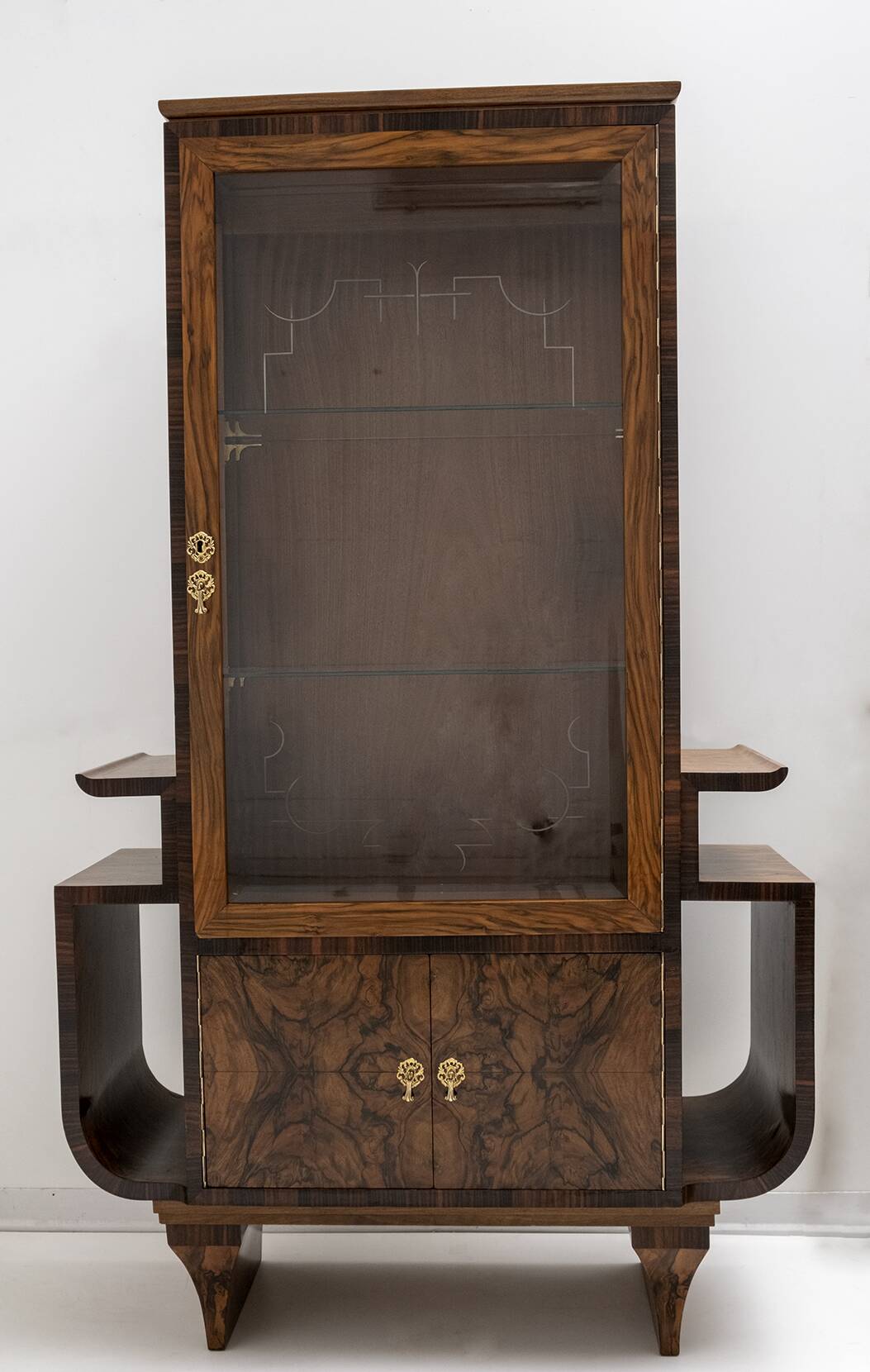 Art Dèco Italian Walnut Vitrines or Bar Display Cabinet, 1925