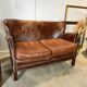 Banquette vintage en cuir clouté