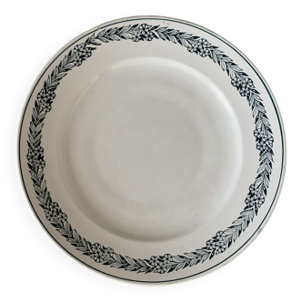 Plat à gâteau ancien en faïence dans le goût de Saint-Amand