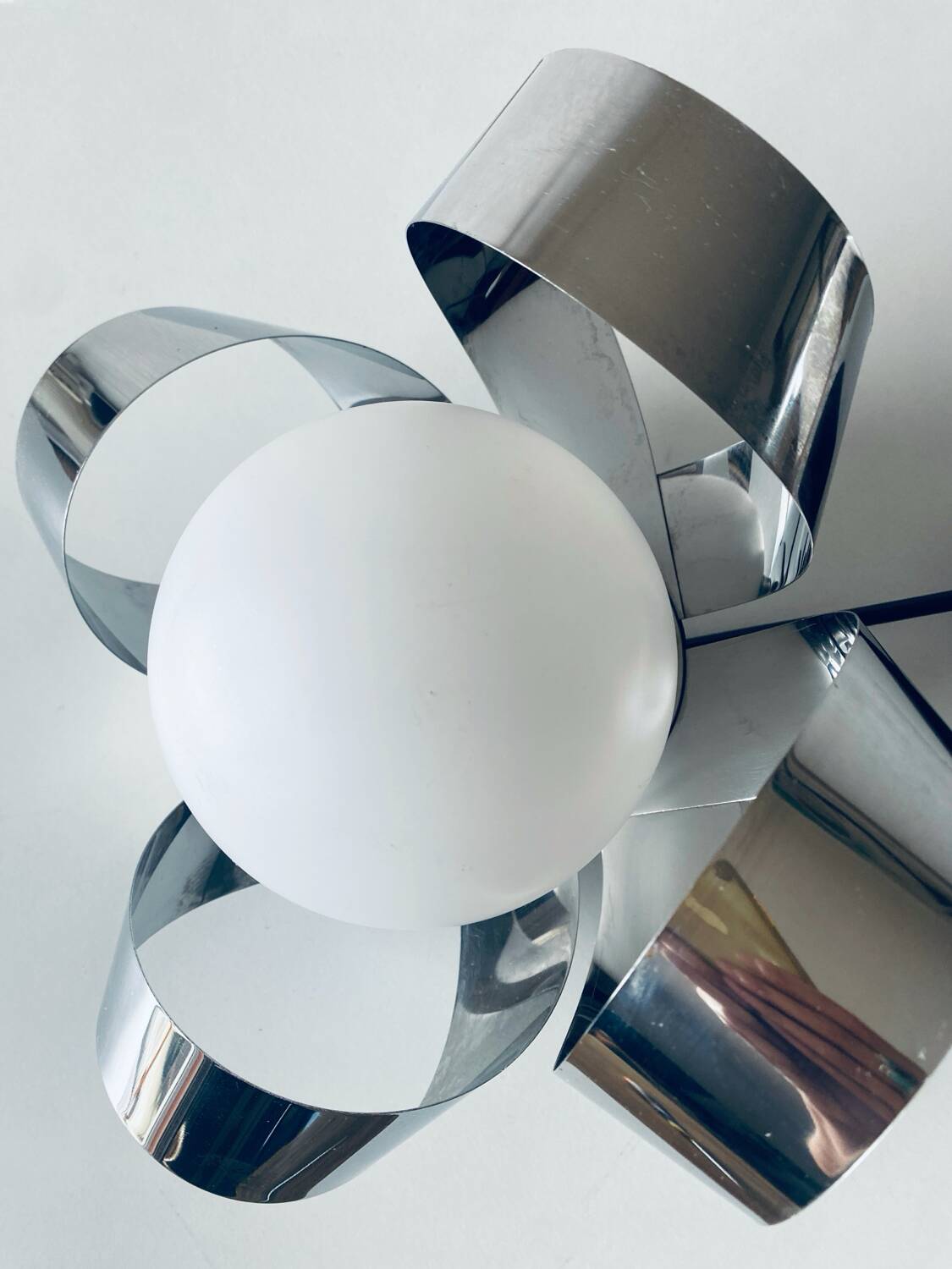Suspension design chromée
