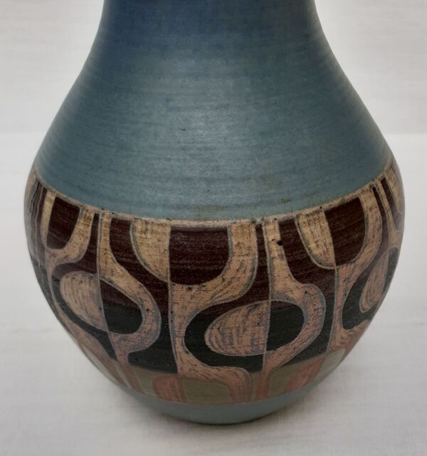 Vase balustre en céramique signé