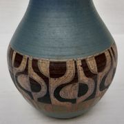 Vase balustre en céramique signé