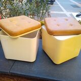 Two poufs dime