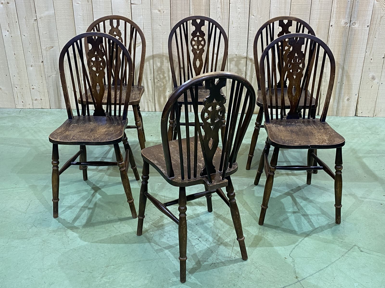 Série de 6 chaises bistrot anglaises en orme années 70
